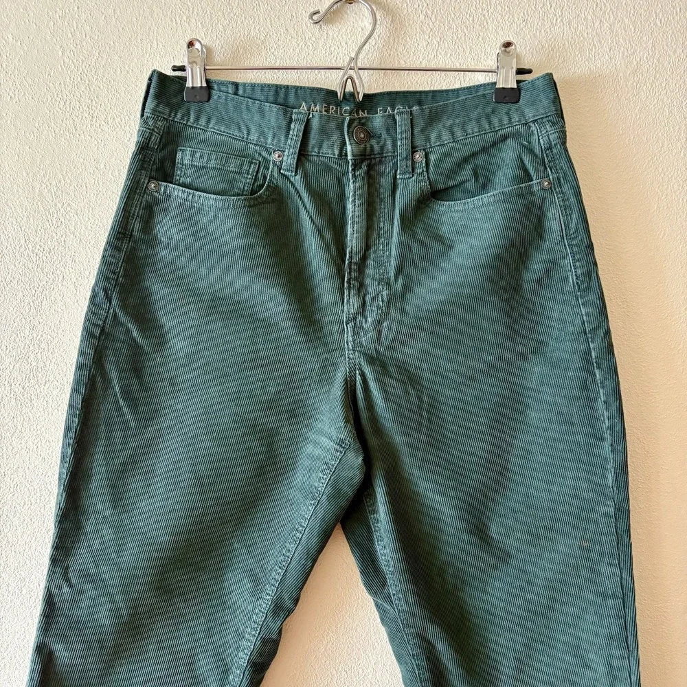 American Eagle Outfitters green‎ corduroy Mom Jean high rise pants